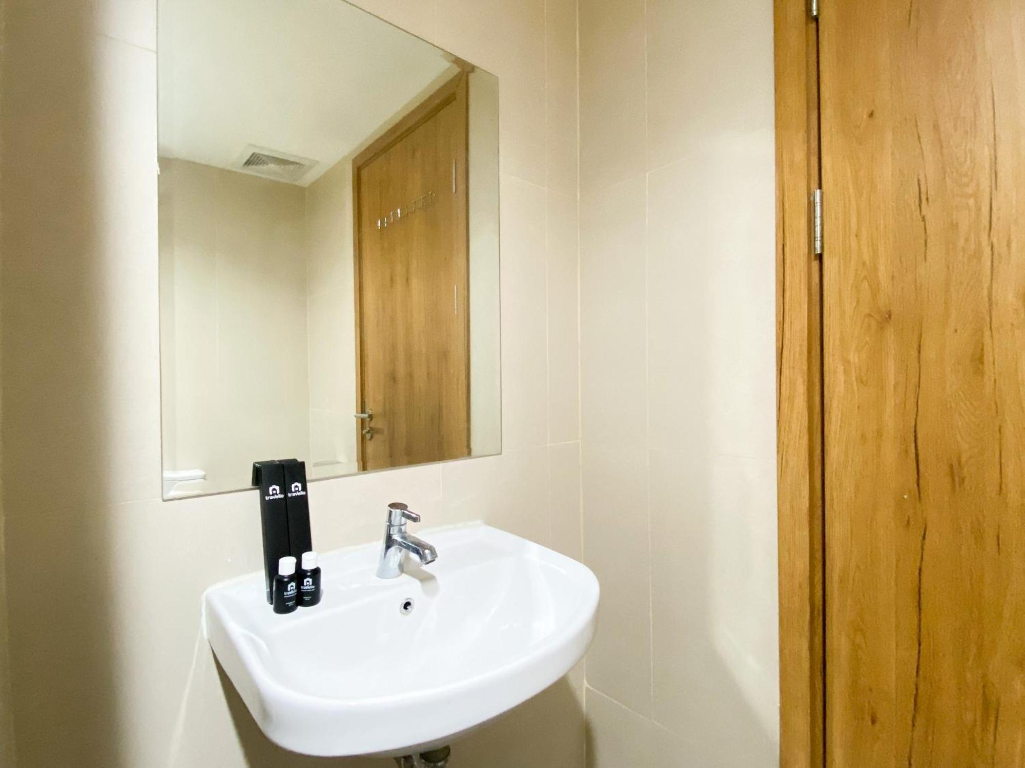 Comfort 1br At Gateway Park Lrt By Travelio Bekasi